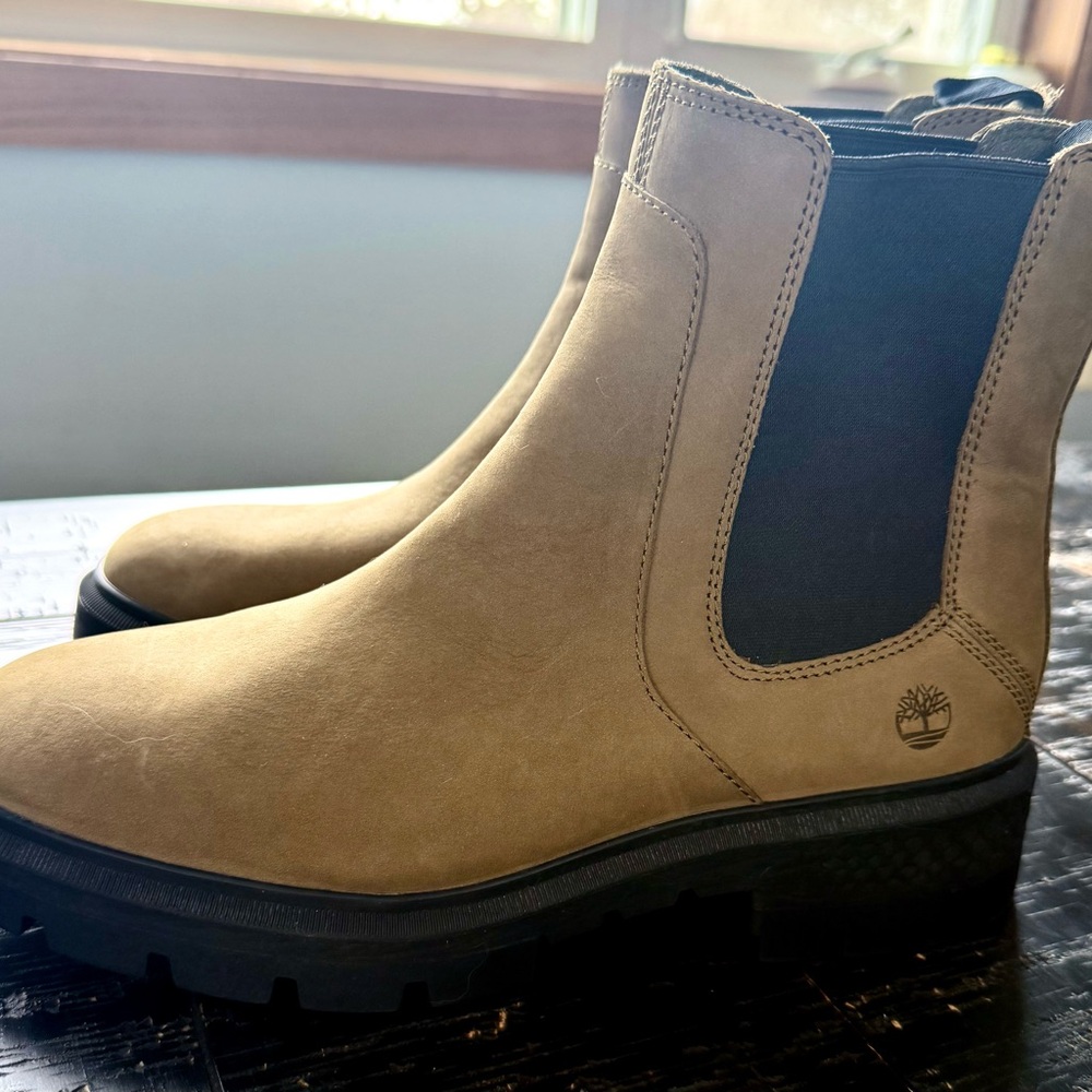 Timberland Women's Cortina Valley Olive Ankle Chelsea Boots- NWOT - Picture 2 of 7